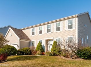 1609 S Falcon Dr, Libertyville, IL 60048