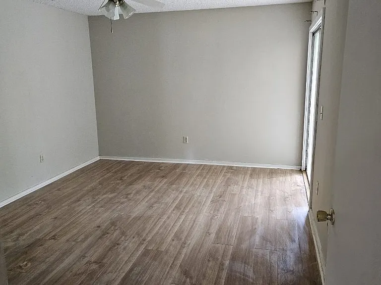 1208 Bush River Rd #H6 — Photo 5