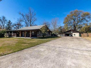 132 8th Ave, Nederland, TX 77627