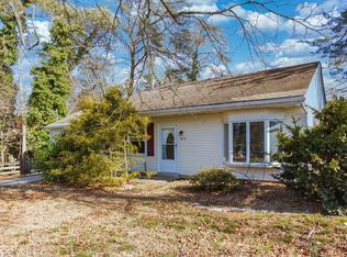323 Linden Ln, Mount Laurel, NJ 08054