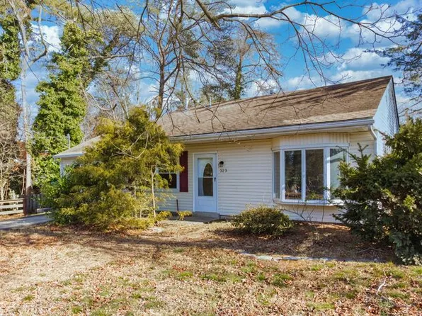 323 Linden Ln, Mount Laurel, NJ 08054