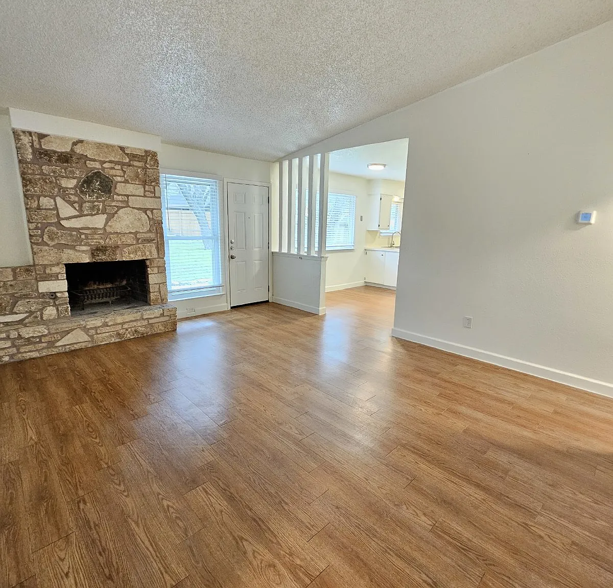 4 bed, 2.0 bath, 1202 sqft, $2,045 — Photo 3