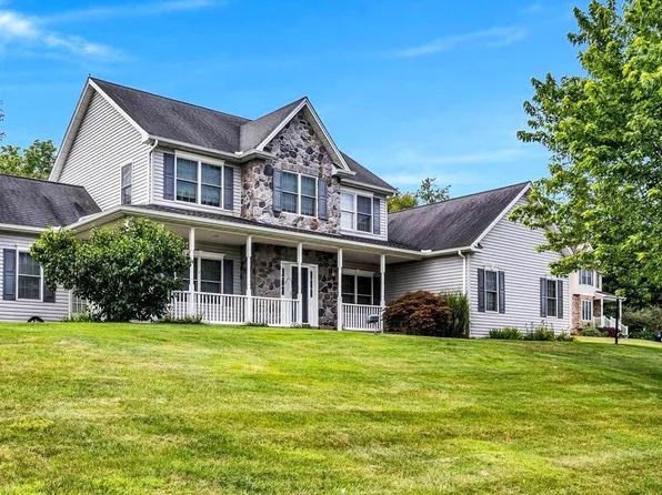 6 Madison Cir, Carlisle, PA 17015
