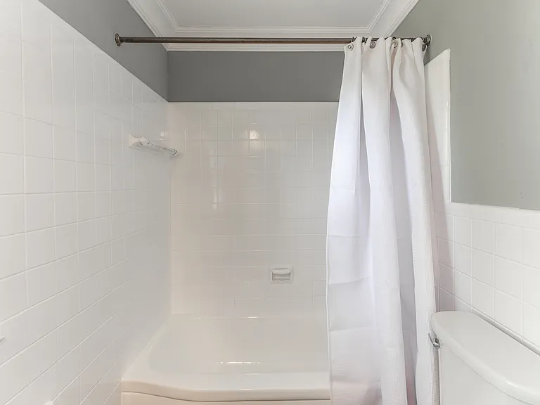 906 Putney St — Photo 29