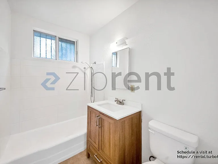 2458 S Normandie Ave #3 — Photo 7