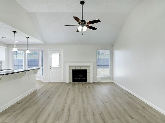3rd image of 18834 Appletree Hill Ln