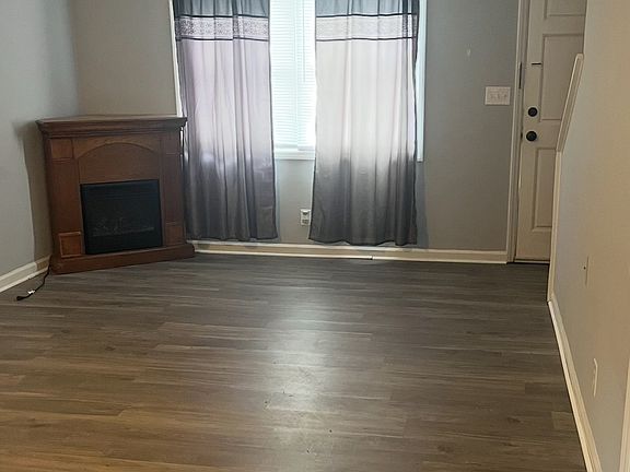 5th image of 1300 Larchmont Pl APT 201