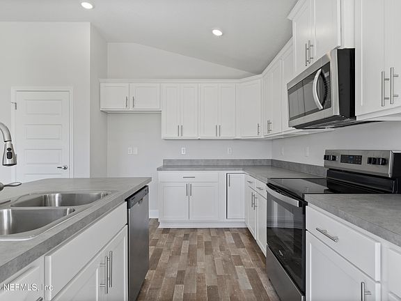 5th image of 8346 HELMSLEY Boulevard