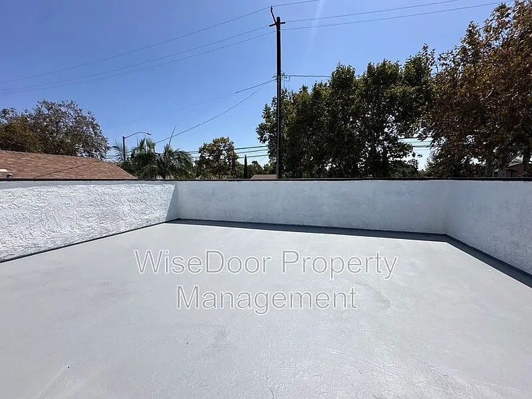 810 S Flower St #1 — Photo 11