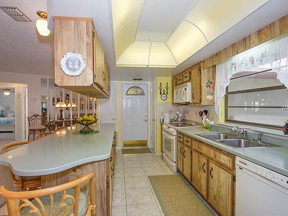4th image of 1490 Gladiolas Dr