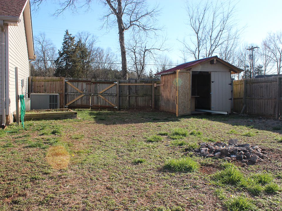 1st image of 404 Wildwood Dr