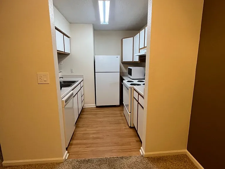 Ashley Square Apartments — Photo 46