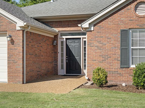 3rd image of 2024 Glastonbury Dr