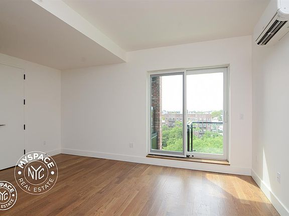 4th image of 194 Hawthorne St #1L