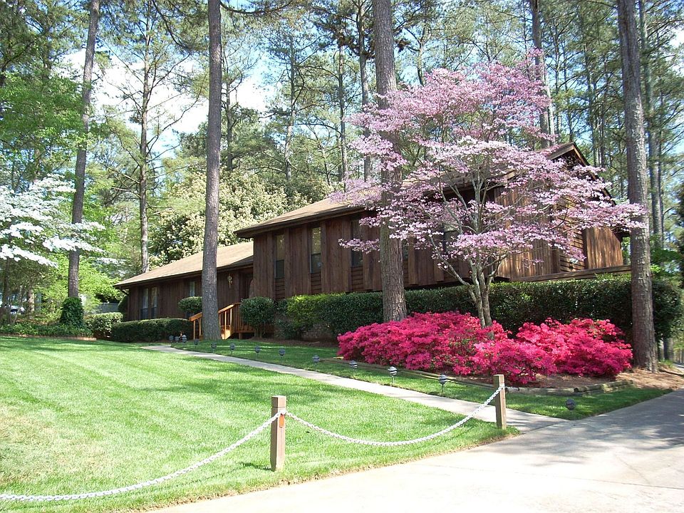 1st image of 3390 Holliglen Dr