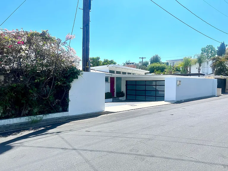 8376 Hollywood Blvd — Photo 6