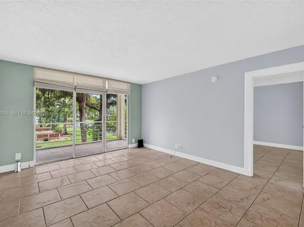 4898 NW 29th Ct APT 201, Lauderdale Lakes, FL 33313