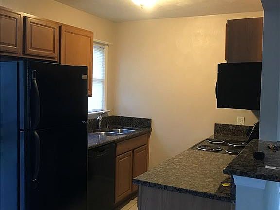 4th image of 920 Lasser Dr