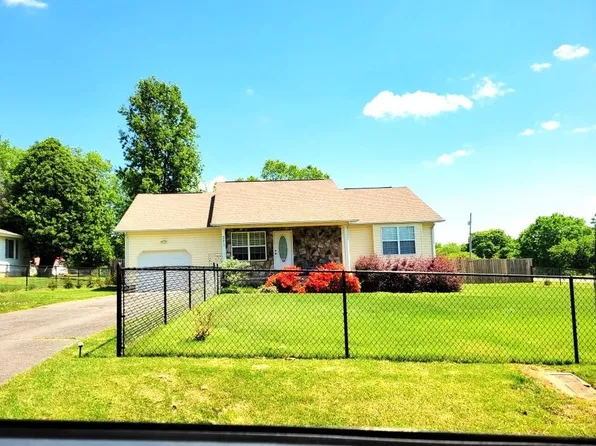 371 Lake Hills Cir, Spring City, TN 37381