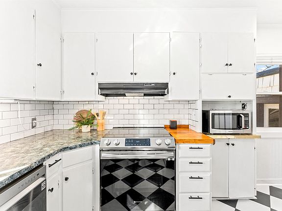 5th image of 3204 W Rose Hill St