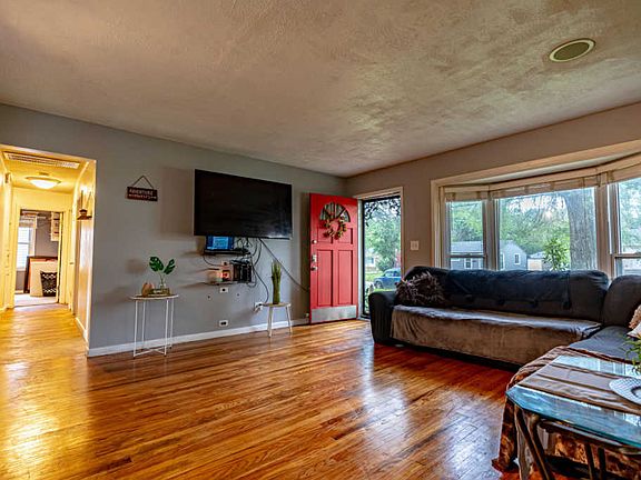 5th image of 5206 Red Oak Ln