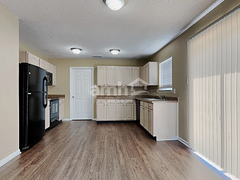 10981 Clear Spring Dr — Photo 3