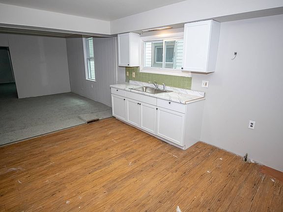 4th image of 3969 E 64th St #1