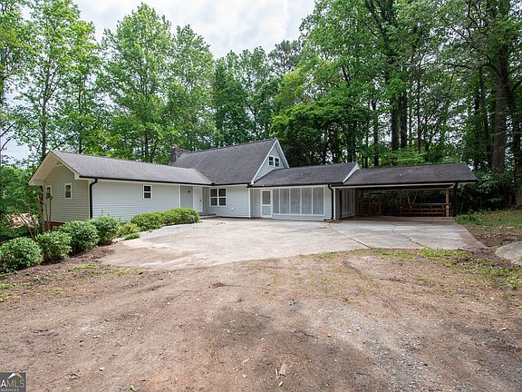 2nd image of 370 McDonough Rd