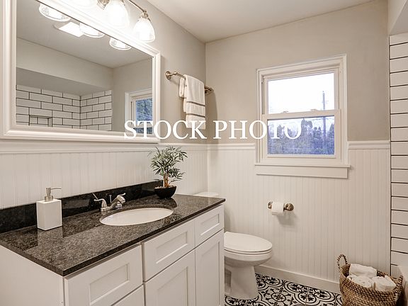4th image of 70 Buckingham Dr