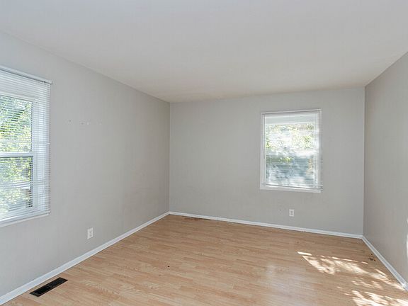 5th image of 3701 N Payton Ave