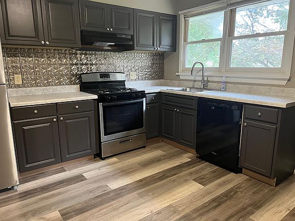 5th image of 1180 Sharon Dr