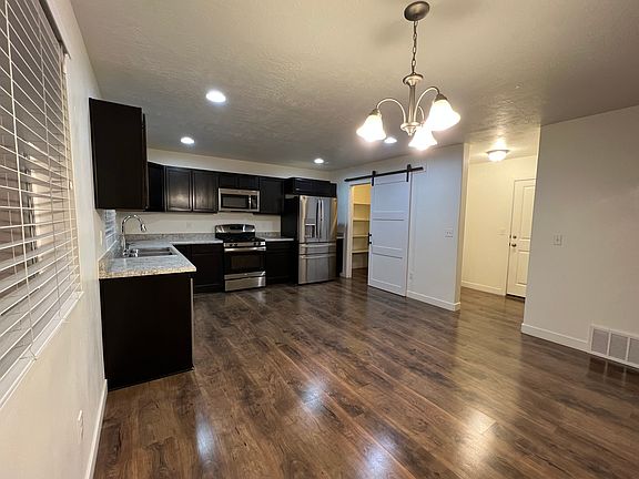5th image of 314 W Willow Creek Dr