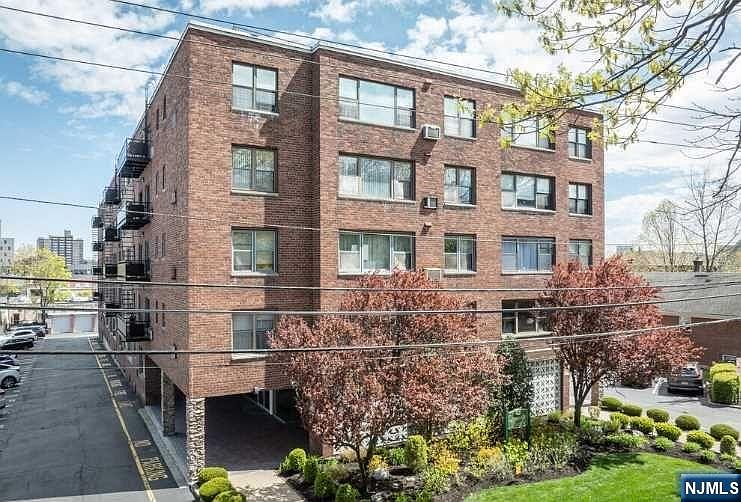 1st image of 275 Hoym St APT 5C
