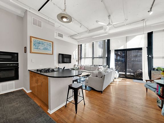 3rd image of 130 S Canal St APT 401