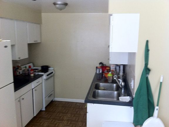 3rd image of 2451 S Gaylord St APT 4