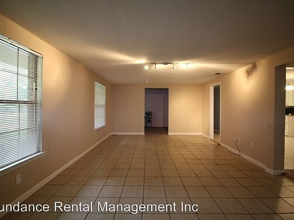 4th image of 404 Cloverdale Blvd