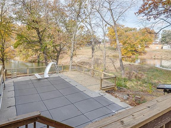 3rd image of 3809 Lakeside Dr