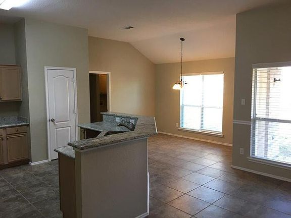 5th image of 1232 Old Oak Dr