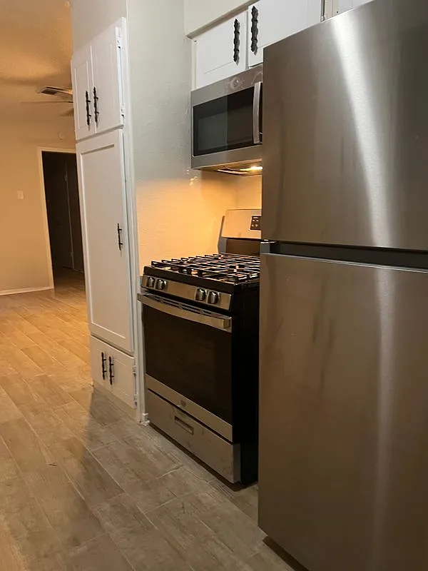 3 bed, 2.0 bath, 1184 sqft, $1,650 — Photo 2