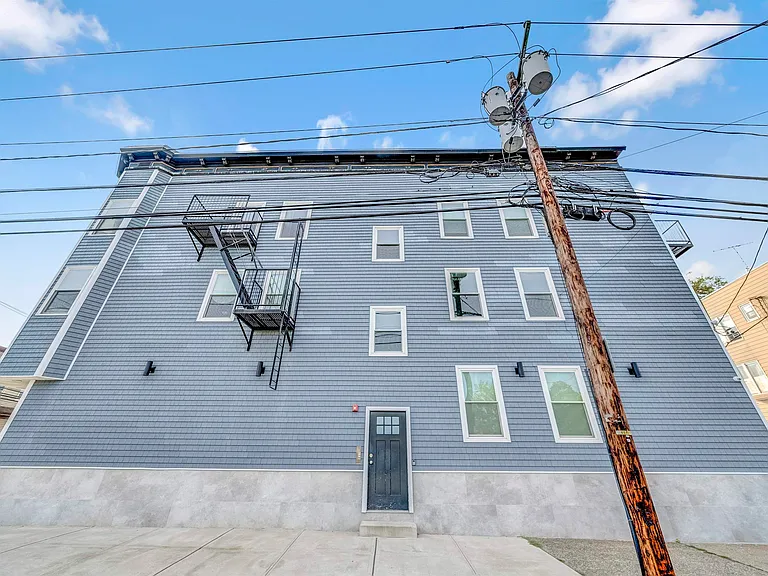 91 E 21st St #4 — Photo 10