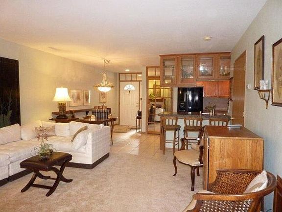 2nd image of 240 Marina Ct
