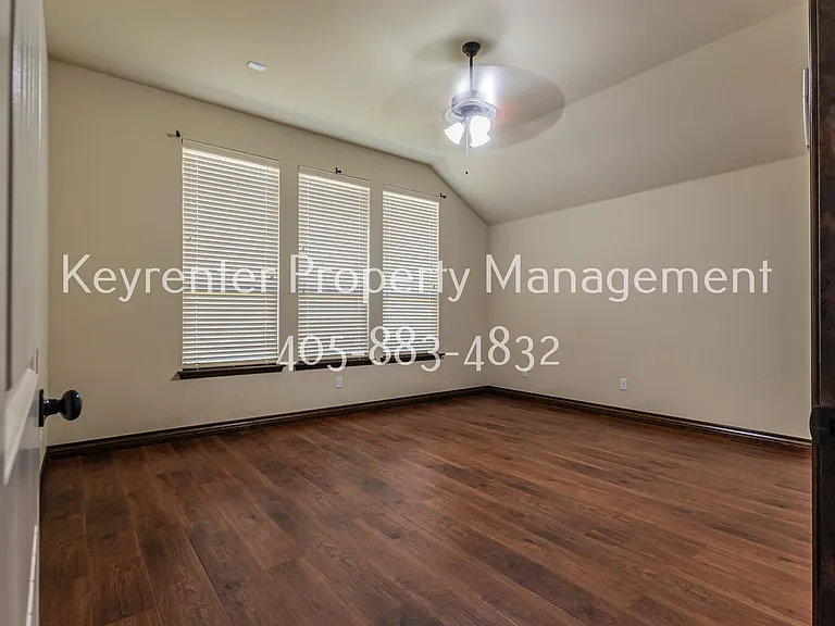 2405 SW 138th St — Photo 12