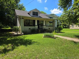 617 11th St, Pawnee, OK 74058