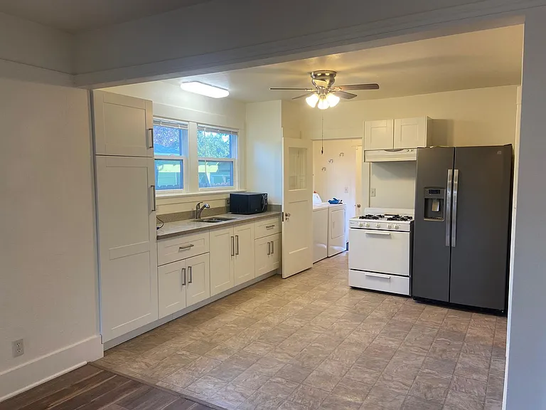 114 Glenwood Ave — Photo 6