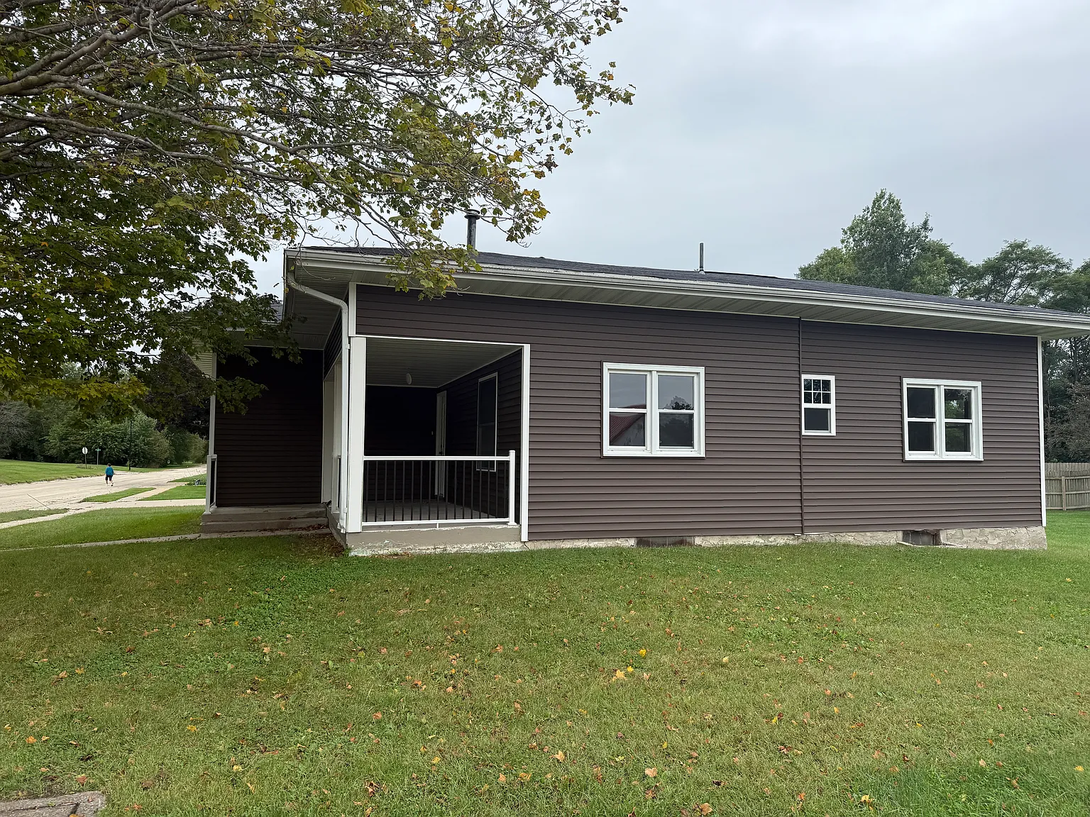 3 bed, 1.5 bath, 1192 sqft, $1,400 — Photo 3