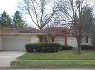 1845 Country Knoll Ln, Elgin, IL 60123