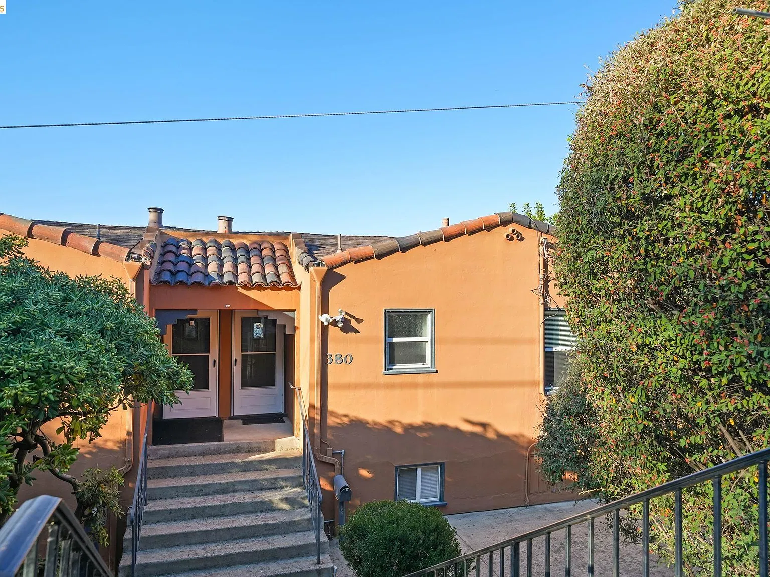 1 bed, 1.0 bath, 650 sqft, $2,200 — Photo 2