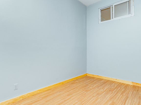 5th image of 307 Scholes St #110