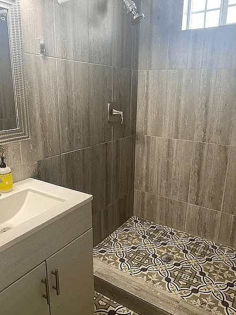 1407 N Hobart Blvd — Photo 3