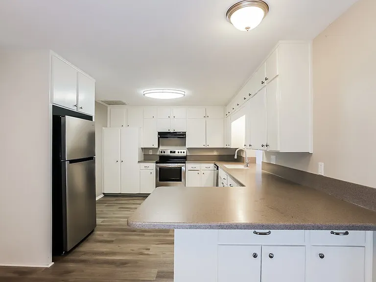 144 Shelley Dr — Photo 8